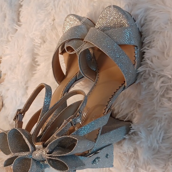 Antonio Melani Nicola bathie x Antonio Melani Lila Bow heels Silver 8M New - Picture 9 of 16